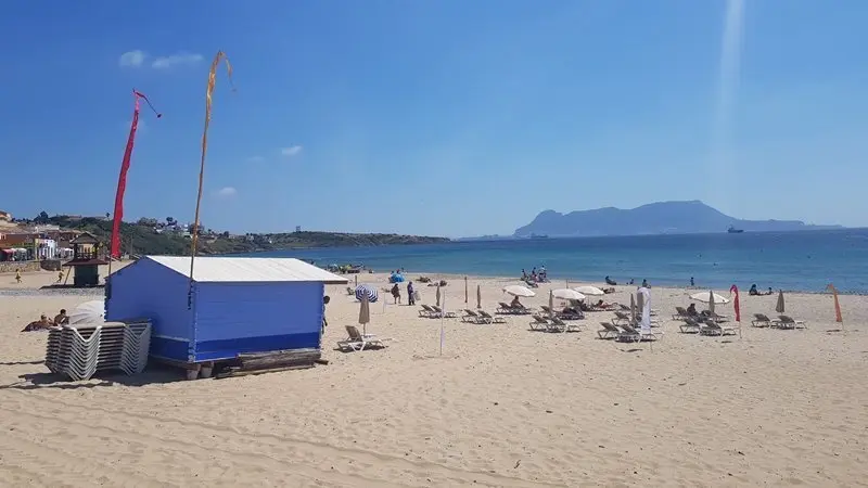 Playa de Getares en el inicio de la temporada