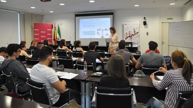 Una de las sesiones de este curso para j&oacute;venes emprendedores