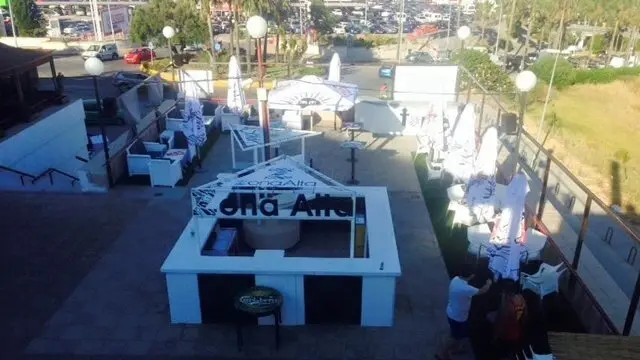 Una zona de la terraza de Las Palomas