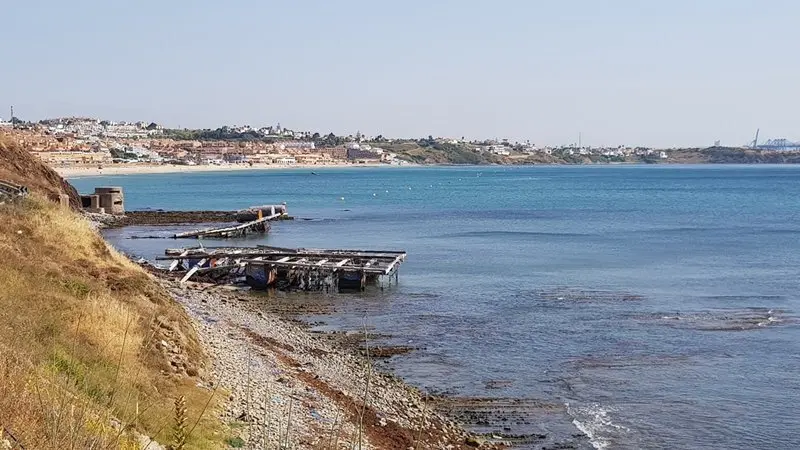 Restos de las bateas de mejillones en Getares