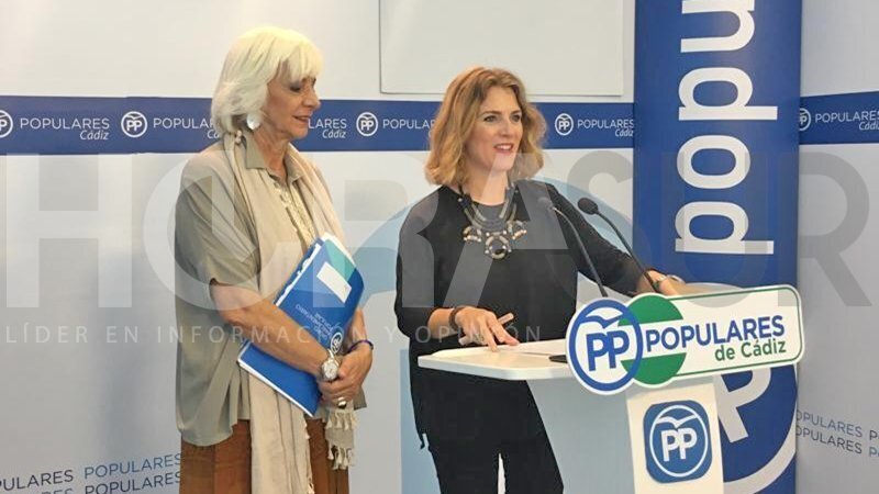 Mestre y Teofila en rueda de prensa en la sede del PP de Cádiz