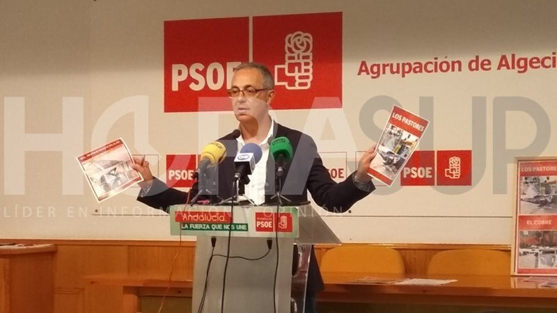 Juan Lozano durante una rueda de prensa ofrecida en la sede socialista