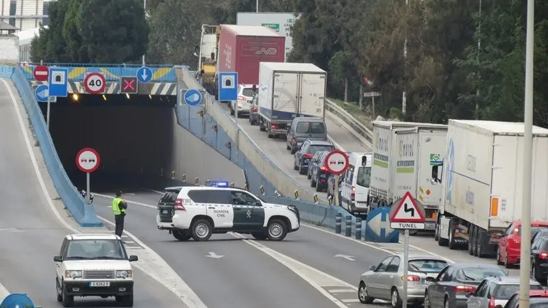 Tunel de acceso norte cortado por un accidente en el interior. Foto de Archivo