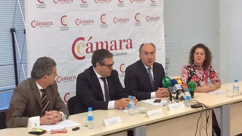 Presentaci&oacute;n de los datos en la C&aacute;mara de Comercio