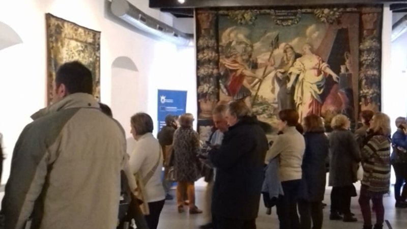 El público llena la sala de la exposición Algeciras Museo Municipal Barroco Zurbaran