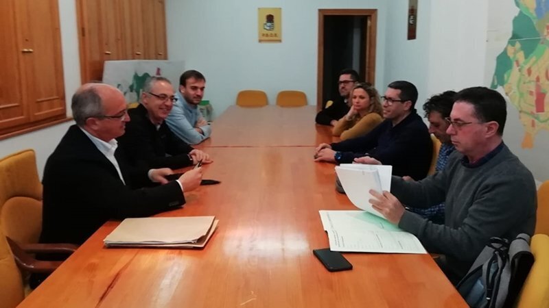 Reunión entre representantes del PSOE y del comité de empresa