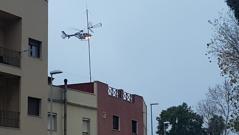 Helicóptero de la Policía Nacional sobrevolando El Cobre