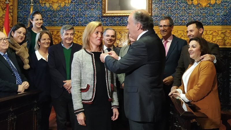 Eva Pajares es recibida en el Ayuntamiento como nueva subdelegada de la Junta