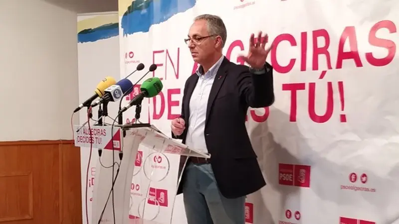 Juan Lozano, candidato del PSOE a la alcald&iacute;a en rueda de prensa
