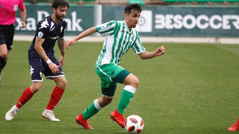 Una jugada del partido entre el Betis Deportivo y el Algeciras CF