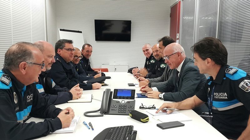 Representantes policiales de municipios de la comarca y del puerto
