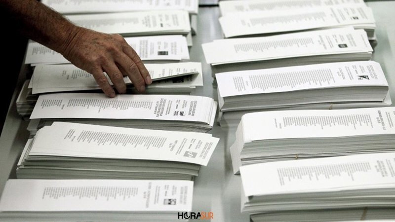 Papeletas de voto en un colegio electoral