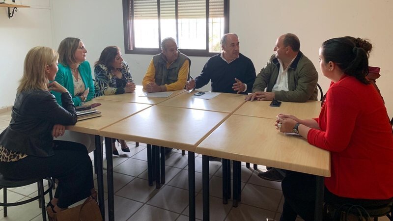 Reunión con representantes vecinales en El Faro