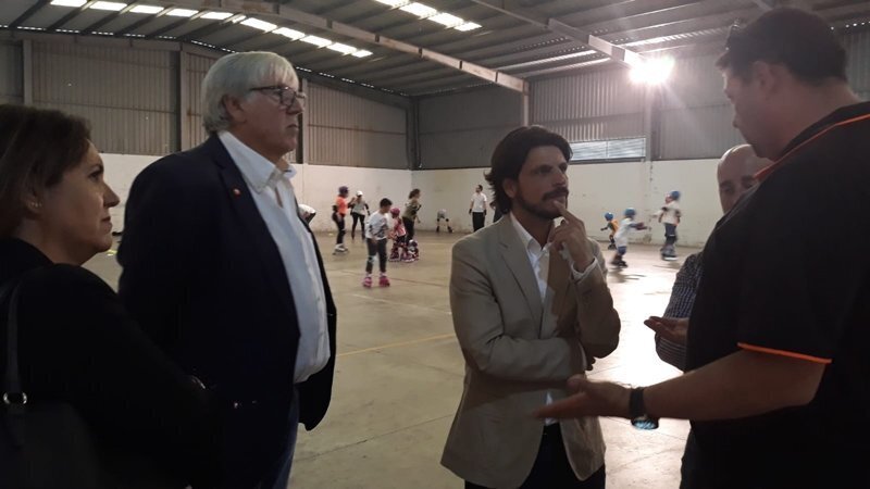 Pelayo habla con Ricardo Ardanaz, responsable del club
