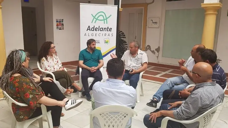 Viso se reune con el sector del taxi