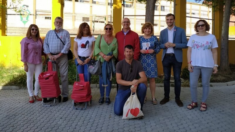 Miembros del PSOE durante el reparto