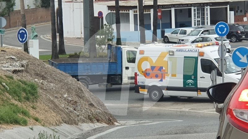 La ambulancia del 061 en el lugar del suceso