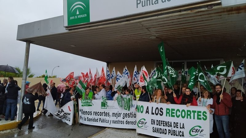 Protesta por la falta de personal en el Punta Europa