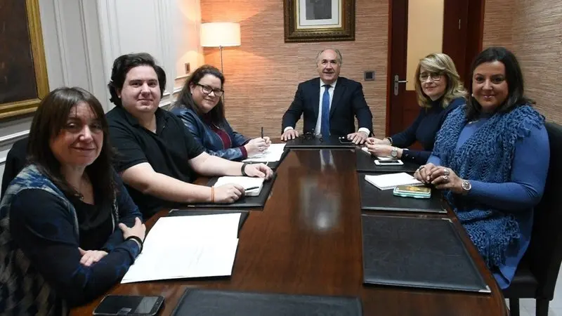 Reuni&oacute;n en alcald&iacute;a con representantes del Conservatorio