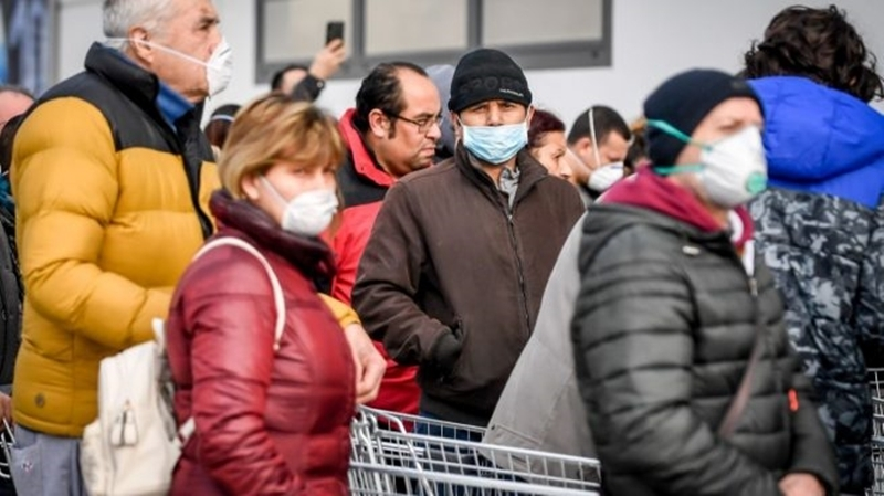 gente-con-mascarillas-por-el-coronavirus