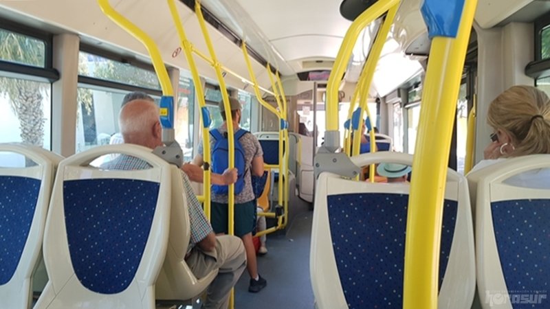 Interior de un bus de transporte urbano Ago2019