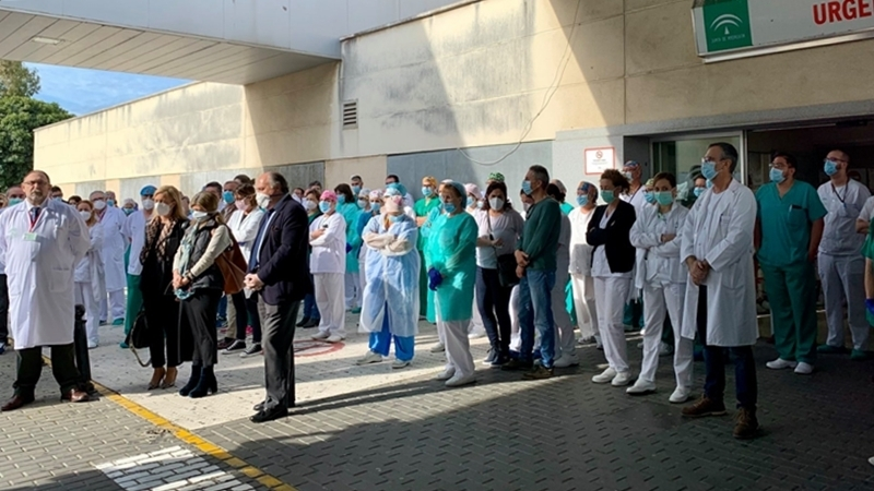 Sanitarios y autoridades