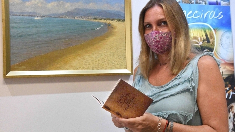 Perez Custodio con la Guia Secreta