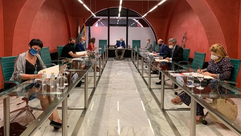 Reunion de Imbroda con la comunidad educativa