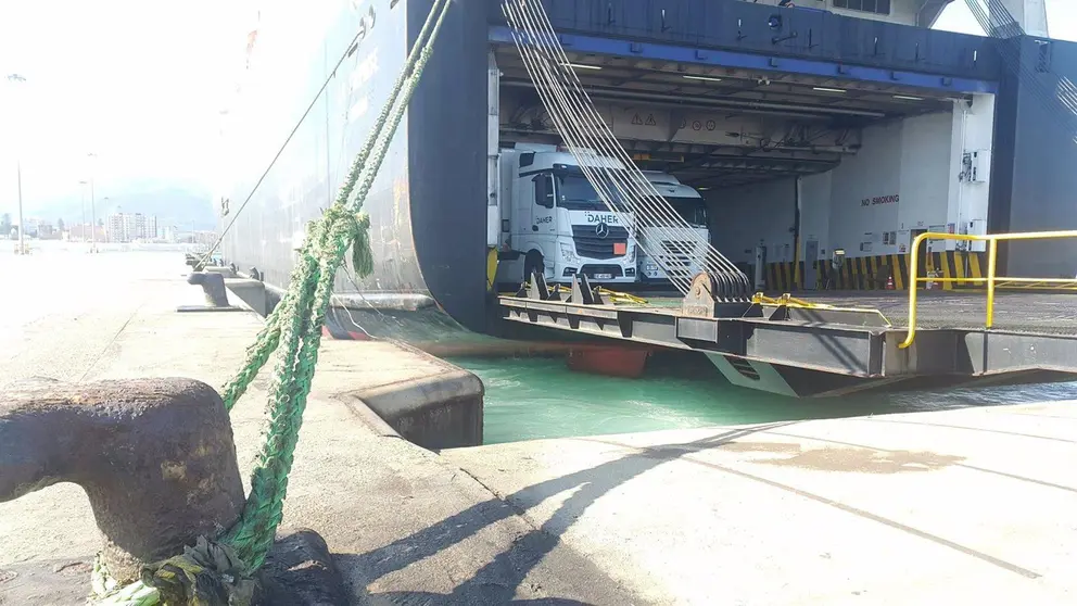 Tr&aacute;fico de mercanc&iacute;a en el puerto de Algeciras