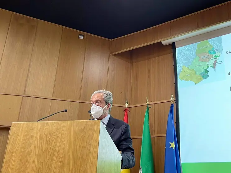 Rogelio Velasco presentando el Diagn&oacute;stico de la Comarca del Campo de Gibraltar