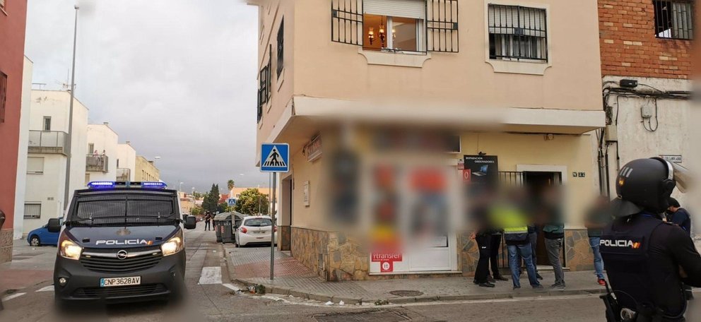Agentes de la Policía en el operación desarrollada en Algeciras