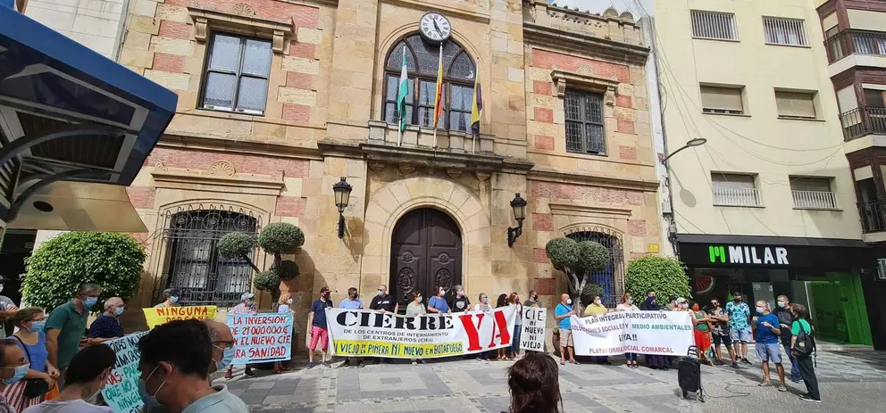 Concentraci&oacute;n contra la construcci&oacute;n del CIE
