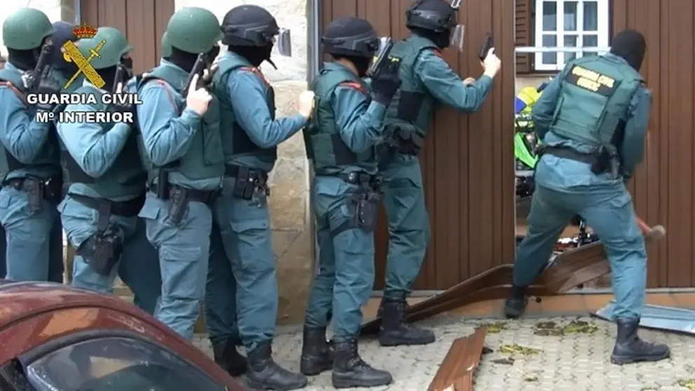 La Guardia Civil, durante una operaci&oacute;n antidroga anterior