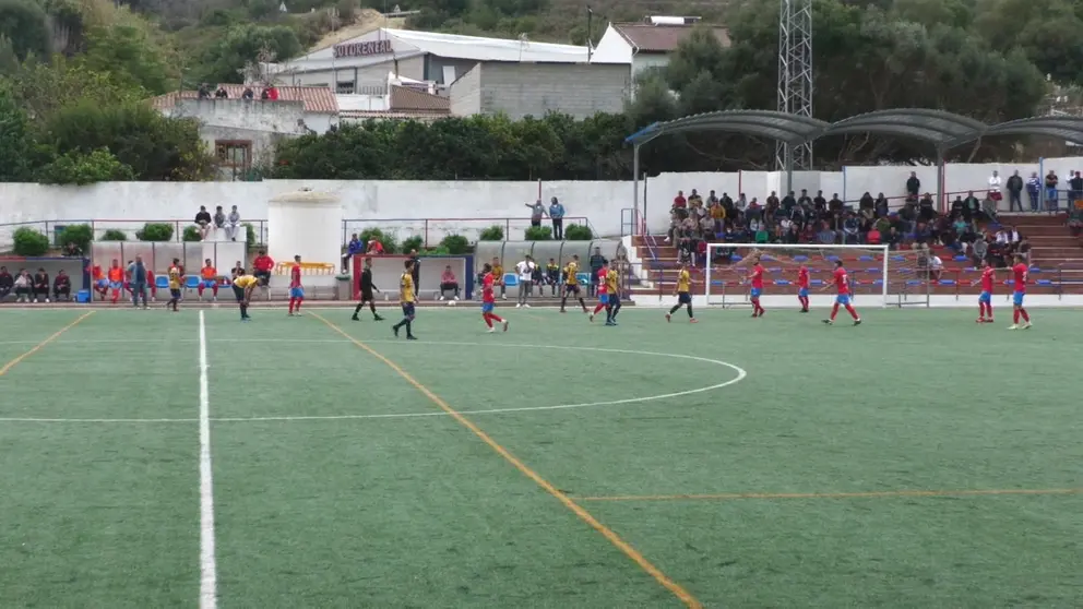 El derbi sanroque&ntilde;o cont&oacute; con una buena asistencia de p&uacute;blico