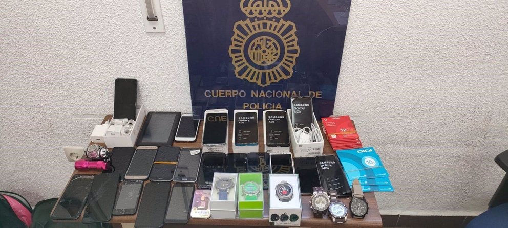 móviles y relojes robados