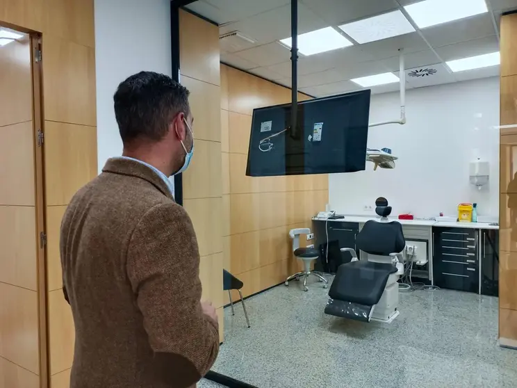 Garc&iacute;a, en la apertura de una nueva cl&iacute;nica dental en Los Barrios