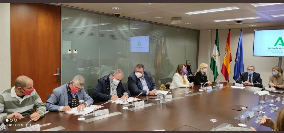 firma convenio del metal