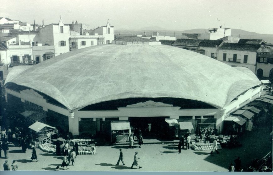 El mercado de Algeciras y su cubierta, en una foto de época