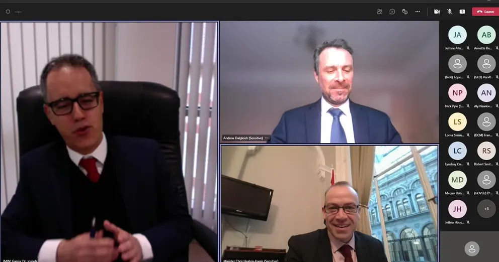 A la izquierda, Joseph Garc&iacute;a; arriba a la derecha, Andrew Dalgleish; abajo a la derecha, el ministro Chris Heaton-Harris