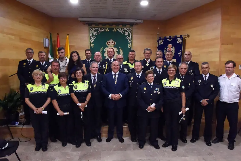Entrega de Medallas a Polic&iacute;as
