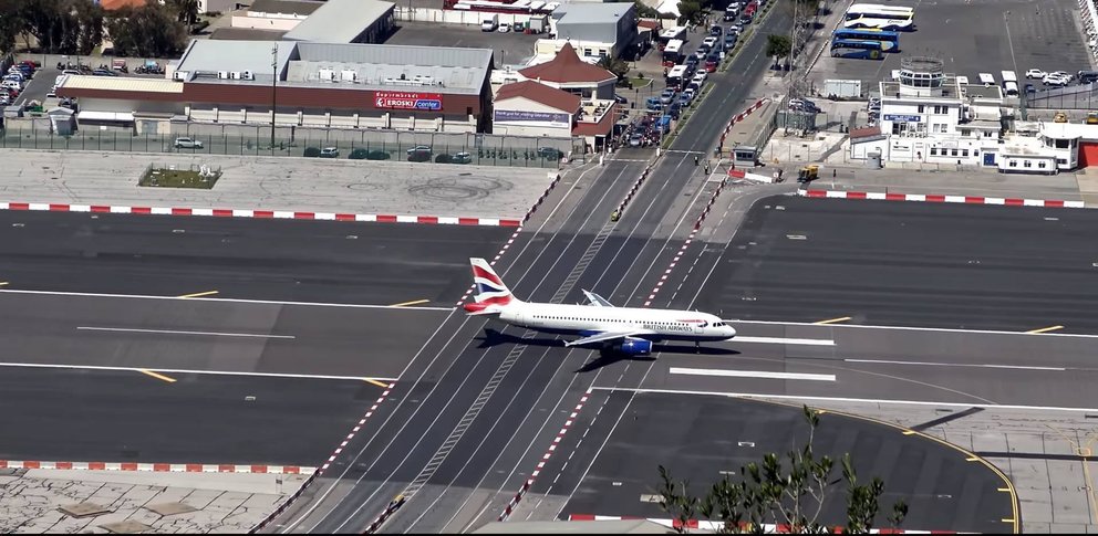 Un avión de British Airways en el aeropuerto de Gibraltar