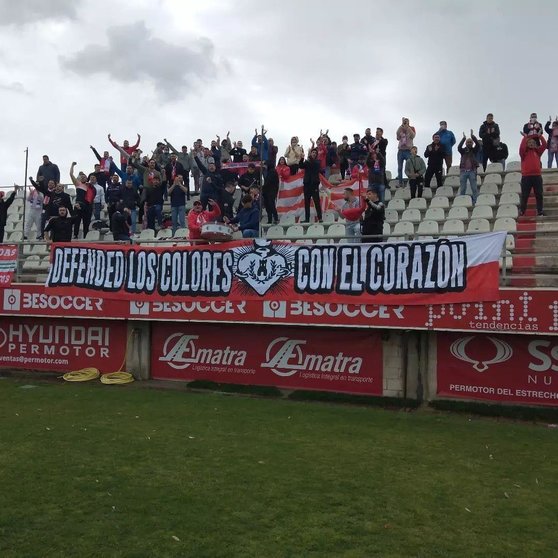 Aficionados albirrojos en el entrenamiento del Algeciras CF