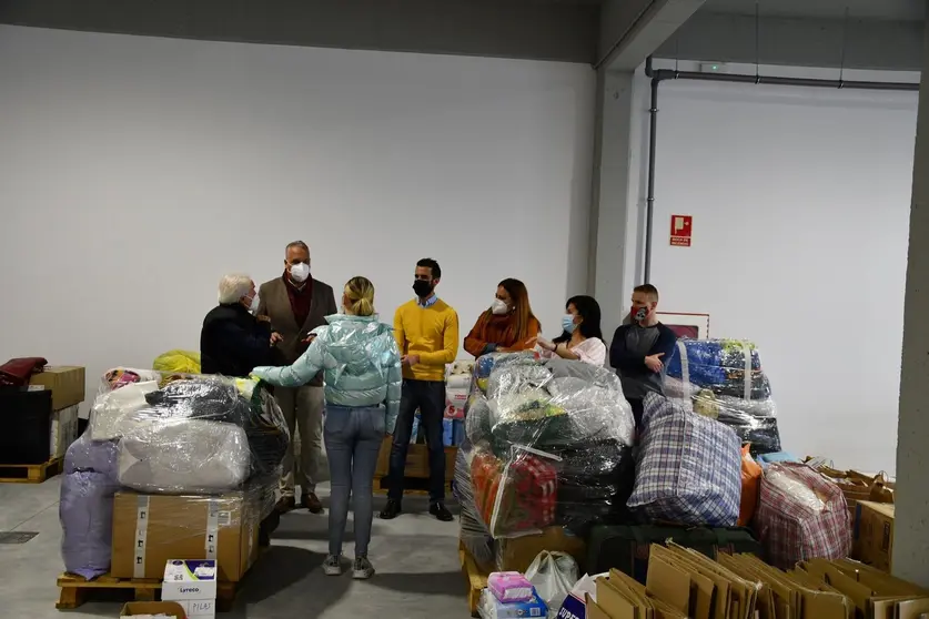 Visita del alcalde a la recogida de material para Ucrania
