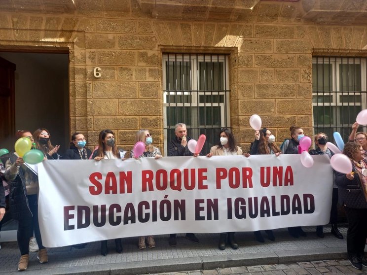 Manifestación en la delegación provincial de Educación