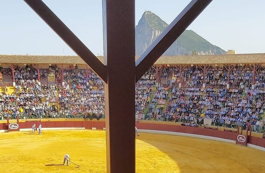 Corrida de toros inaugural en la Plaza El Arenal