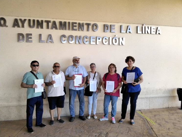 Firmantes de la petición en el Ayuntamiento linense