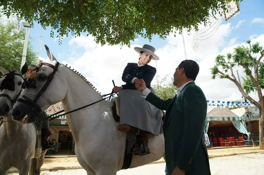 Juanma Moreno en la Feria de Alcal&aacute; de Guadaira