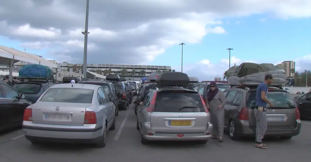 Coches en el preembarque del puerto de Algeciras