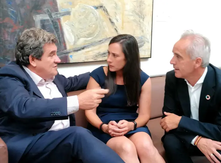 El ministro Escriv&aacute;, junto a Roc&iacute;o Arrabal
