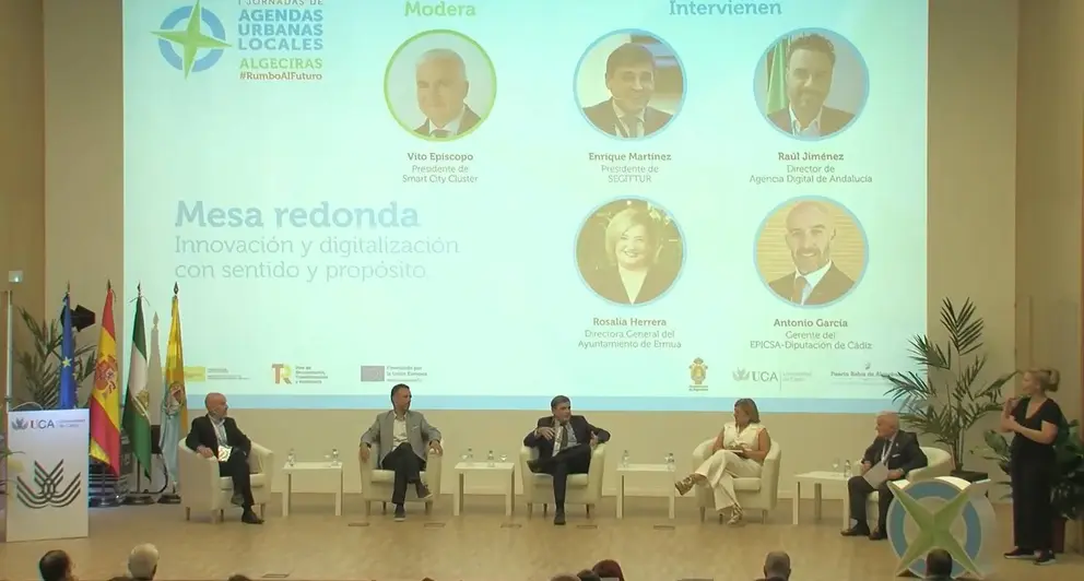 Mesa redonda digitalizaci&oacute;n